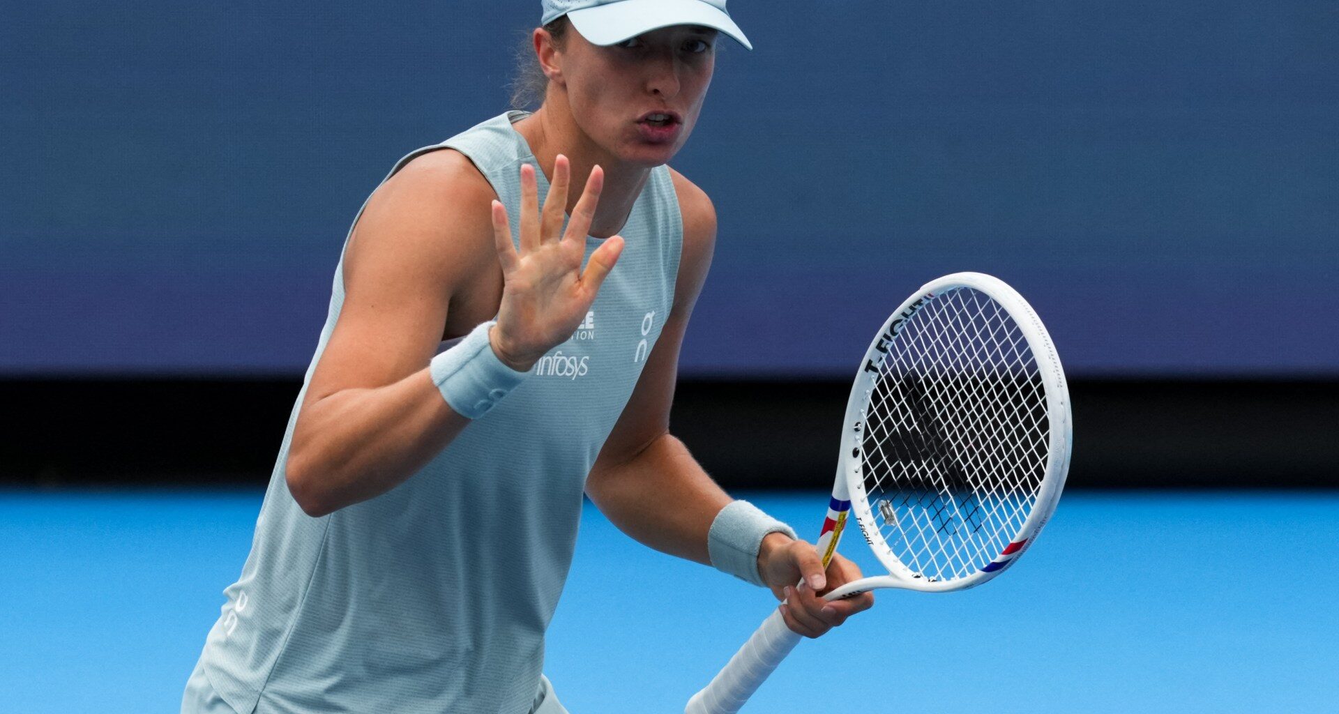 Swiatek into Cincinnati semis after Rybakina injury | Tennis News