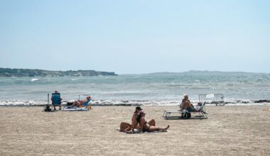 UK holidaymakers ‘struggling to shake off financial concerns’ during breaks, study finds