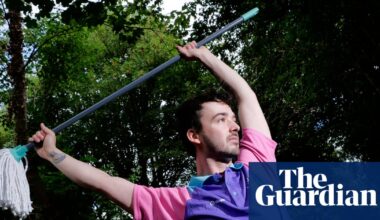 ‘It’s OK to mess around’: how ‘mop man’ stole the show at Glasgow’s Commonwealth Games | Commonwealth Games
