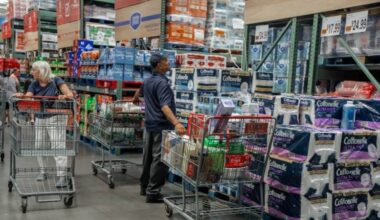 US consumer confidence drops in August - Breakingthenews.net