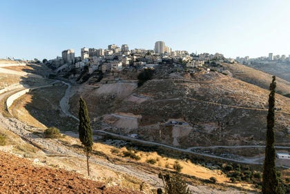 שטחי E1 סמוך למעלה אדומים, במאי