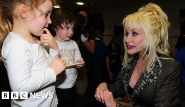 How Dolly Parton helped the world - from children's books to supporting Covid vaccine - BBC