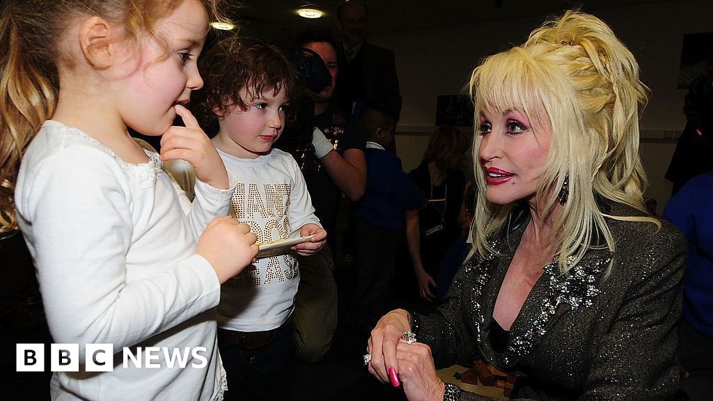 How Dolly Parton helped the world - from children's books to supporting Covid vaccine - BBC