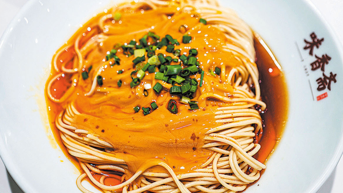 Spider-man draws world's diners into Shanghai's culinary web