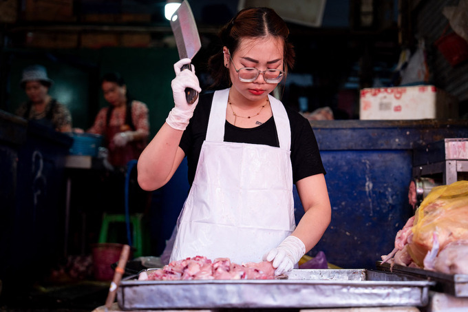 A street butcher chops and sells meat at Khlong Toey wet market in Bangkok, Thailand, on June 3, 2025. Photo by NurPhoto via AFP