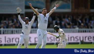 Four-wicket Robinson stars as Pakistan collapse in second Test
