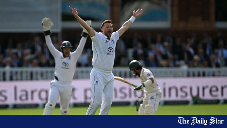 Four-wicket Robinson stars as Pakistan collapse in second Test