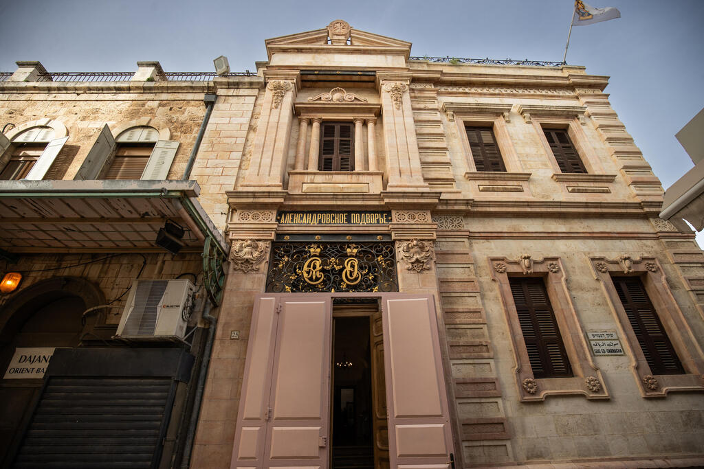 Alexander Courtyard (Photo: Alex Kolomoisky) חצר אלכסנדר