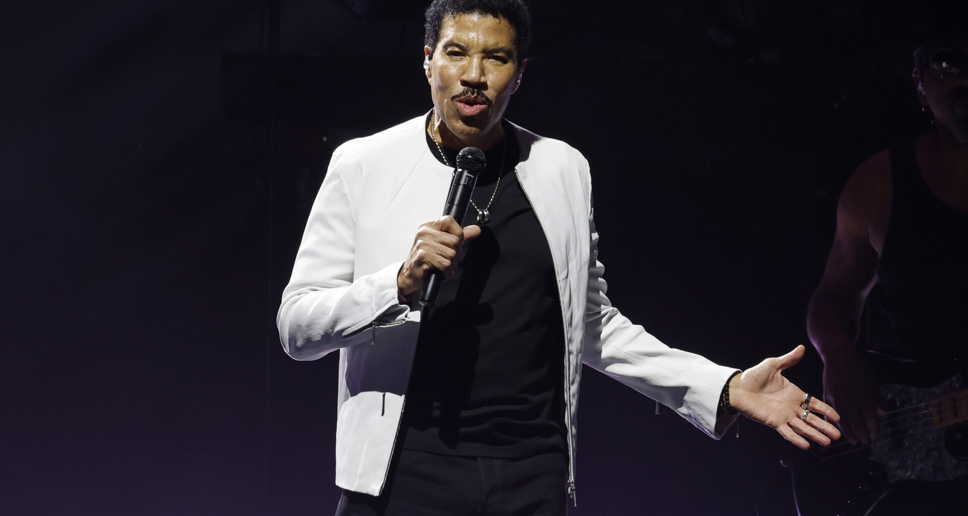 Usher & Chris Brown Dissed By Lionel Richie