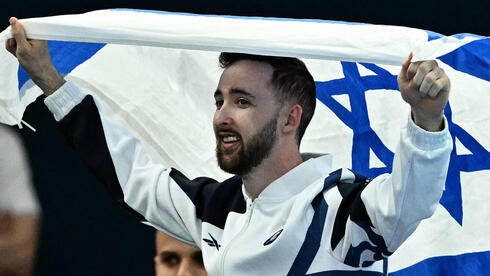 Dolgopyat does it again, captures third European floor exercise gold