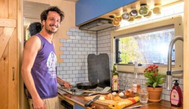 Fed up with soaring rent, Israeli turns an 11-square-meter caravan into a home on whe