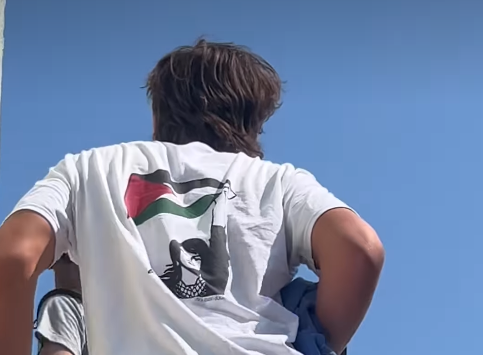 The Palestinian flag and a picture of the terrorist responsible for the 1978 Coastal Road massacre (Photo: from Instagram, crazibassoonist) דגל פלסטין ואיור של המחבלת שאחראית לפיגוע הרצחני ב"אוטובוס הדמים" ב-1978