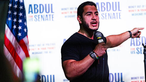 From Abdul El-Sayed to Naftali Bennett: Why politicians are ditching suits for T-shir