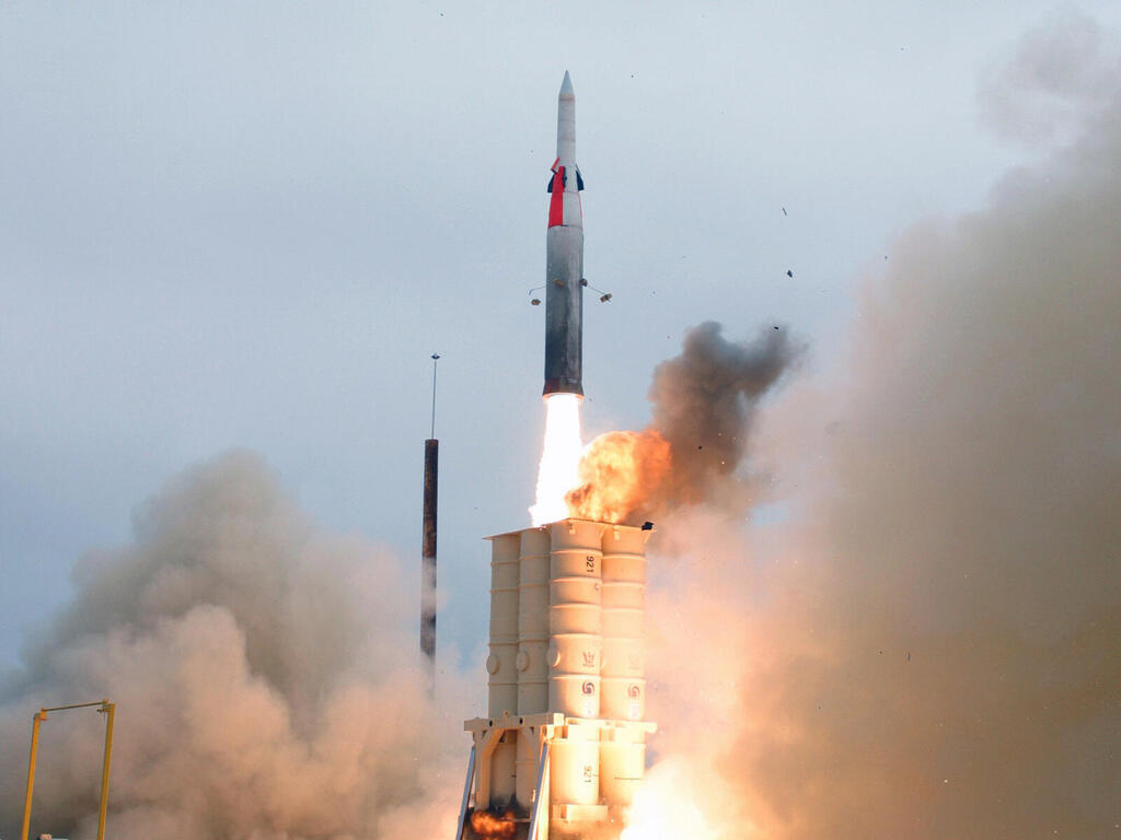 Arrow. (Photo: U.S Navy Photographer) שיגור של טיל חץ