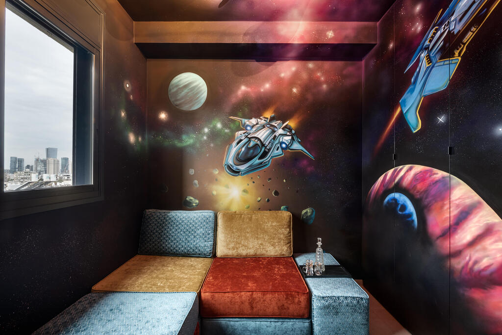 A room in the concept of Space Opera (Photo: Oded Smadar) דירה להייטקיסט חובב מדע וחלל, עיצוב: יעל שביט