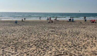 Tel Aviv suburb moves to keep outsiders off its beaches