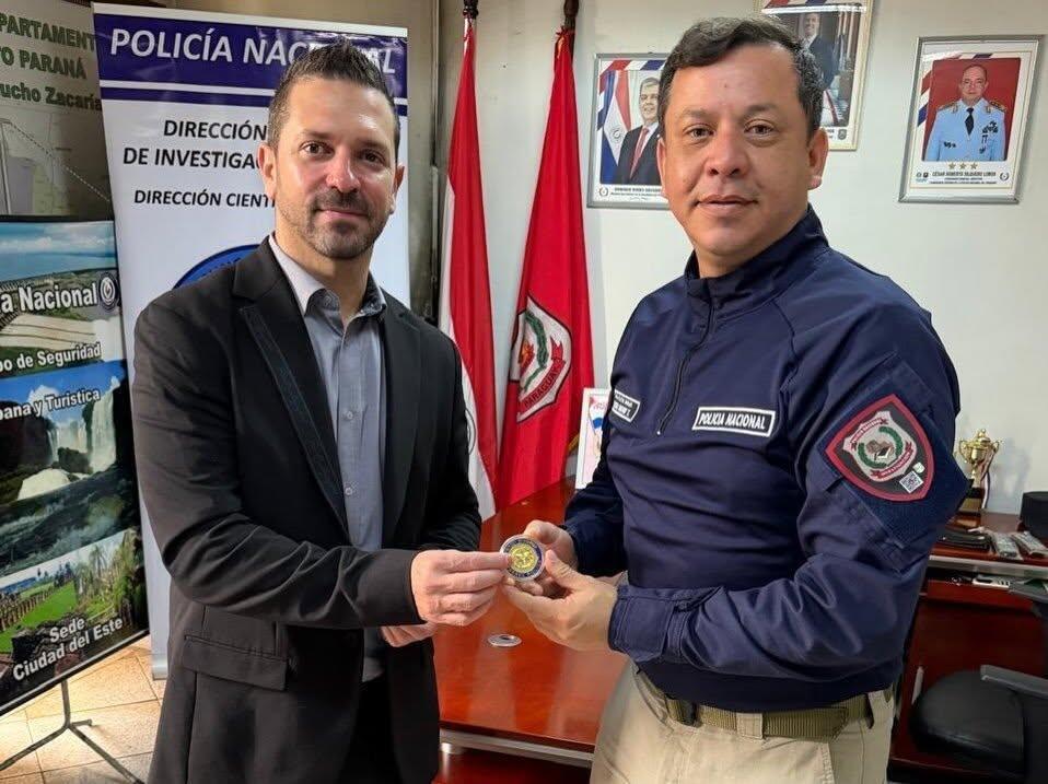 Israel Police representative in Latin America Walter Alejandro Kogan (left) with Paraguayan police representatives וולטר קוגן בפרגוואי