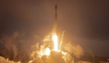 SpaceX launches 24 Starlink satellites to orbit from California (photos)