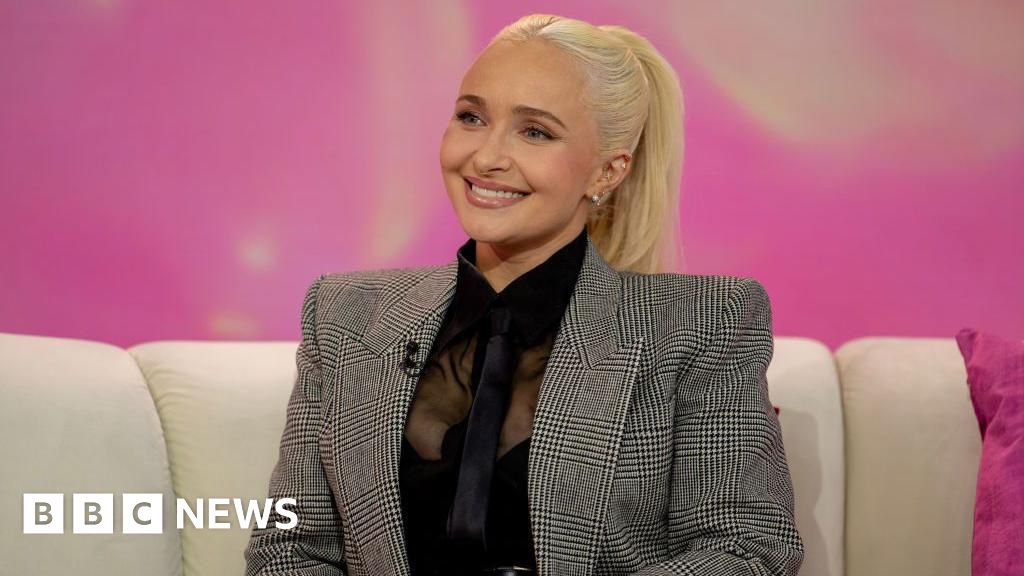 Hayden Panettiere: US actress and star of Heroes dies aged 36 - BBC
