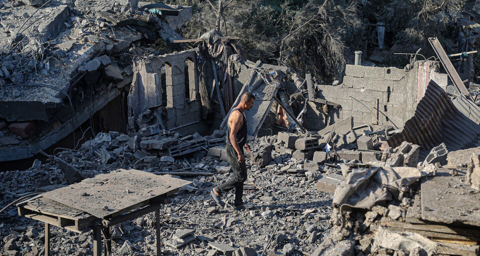 Israel kills five in Gaza despite Trump’s Hamas disarmament plan | Israel-Palestine conflict News