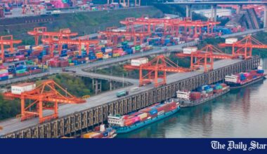 China extends trade boom as global AI tech demand surges