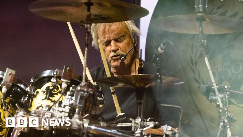ZZ Top drummer Frank Beard dies aged 77 - BBC