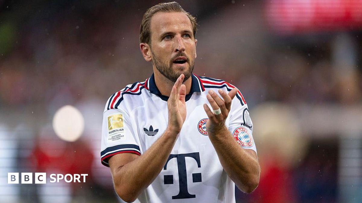 Harry Kane applauds Bayern Munich fans