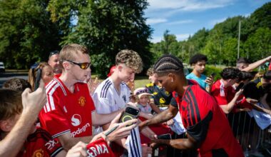 Images: Signing for fans in Ireland - Manchester United Website