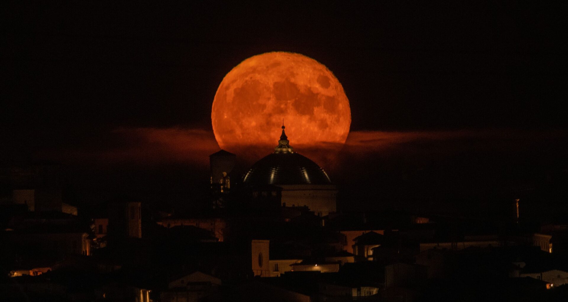 August full moon 2026 — When, where and how to see the Sturgeon Moon