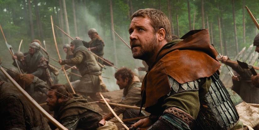 Robin Hood (Russell Crowe) stands with a legion of archers in 'Robin Hood' (2010).