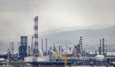 Aerial view of an oil refinery and petrochemical complex in Izmit, Türkiye. (Adobe Stock Photo)