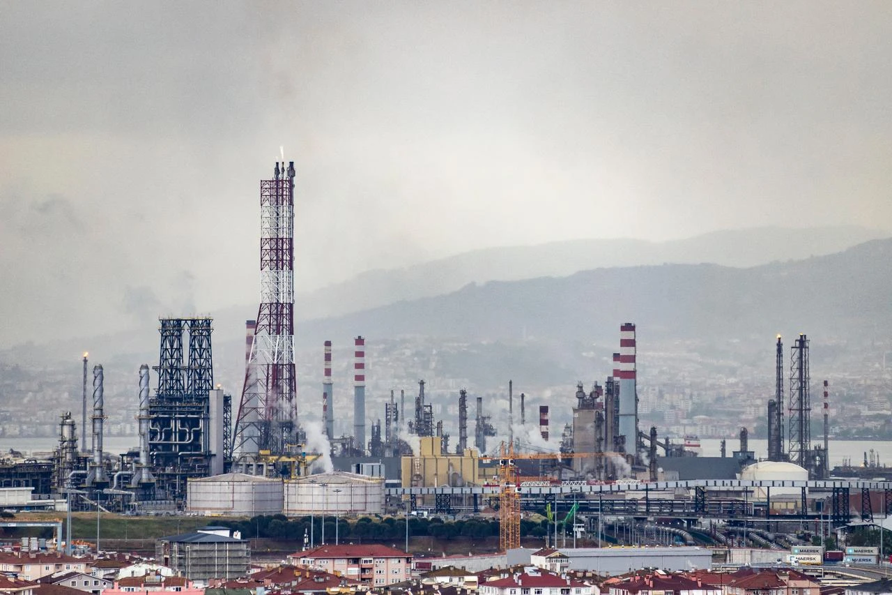 Aerial view of an oil refinery and petrochemical complex in Izmit, Türkiye. (Adobe Stock Photo)