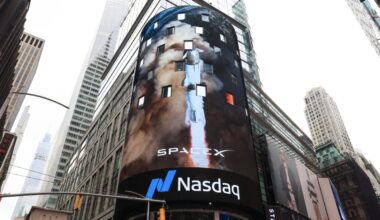 SpaceX’s revenue rises as its once-soaring stock price drifts back to Earth : NPR