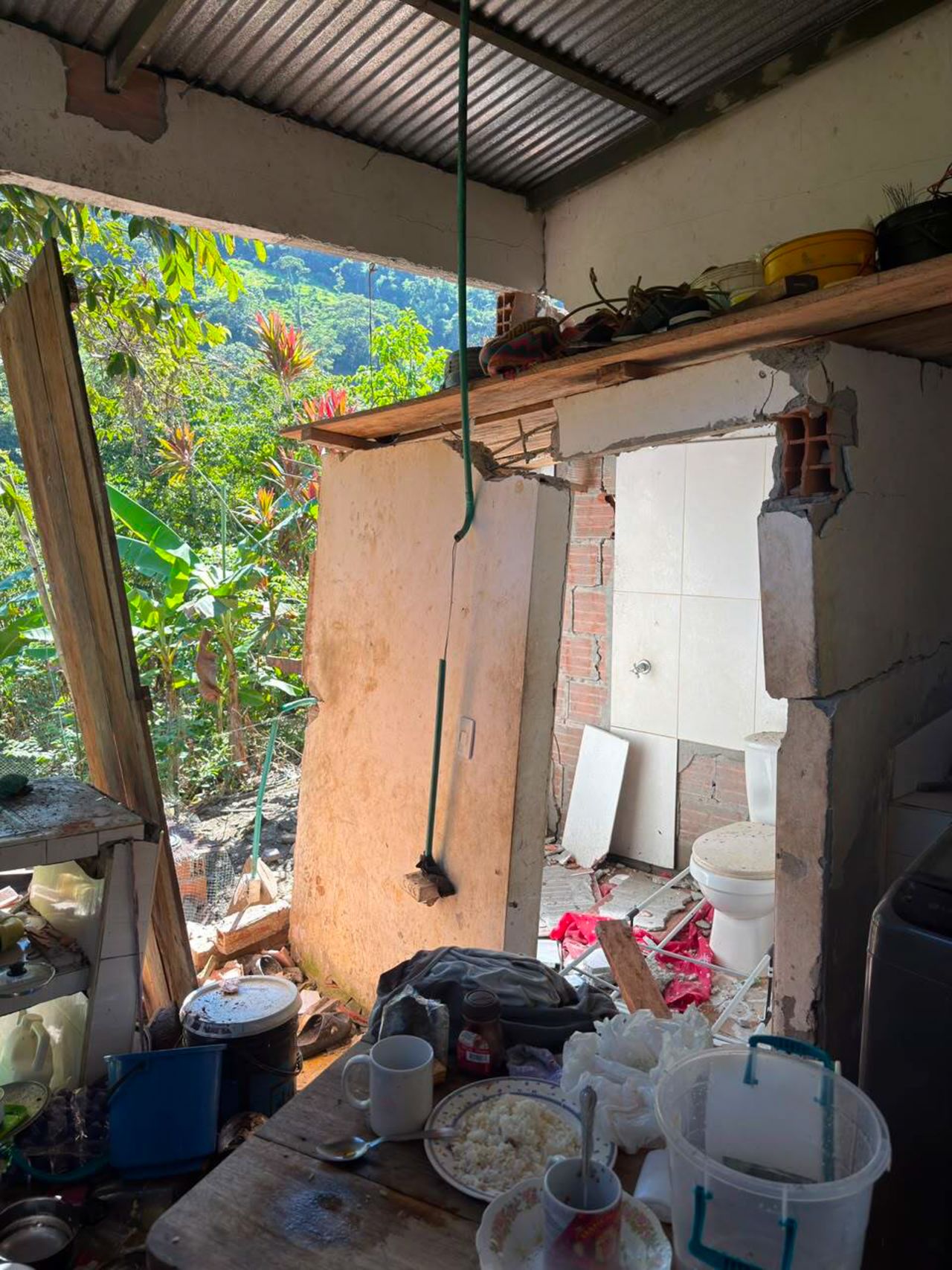A district at the epicenter of Colombia’s powerful earthquake is dealing with structural damage and a lack of water and electricity a day after the tremor, community leader Jeison Guevara told CNN.