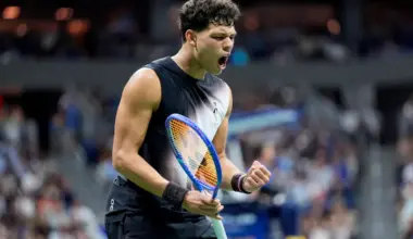 Shelton advances at US Open after shaky start against Griekspoor