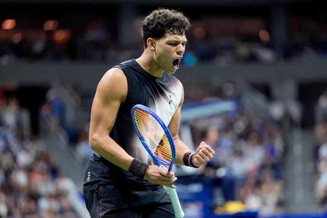Shelton advances at US Open after shaky start against Griekspoor