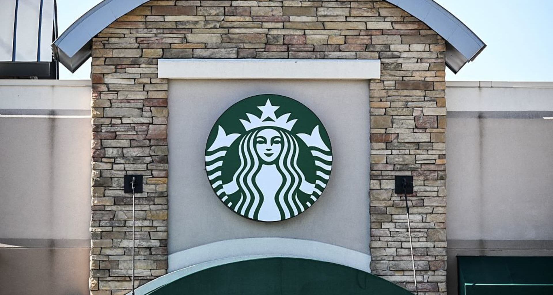 Starbucks to close 250 stores