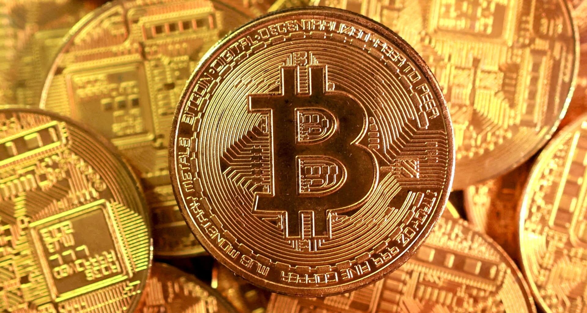 Bitcoin heads for third winning week in a row as macro pressures mount