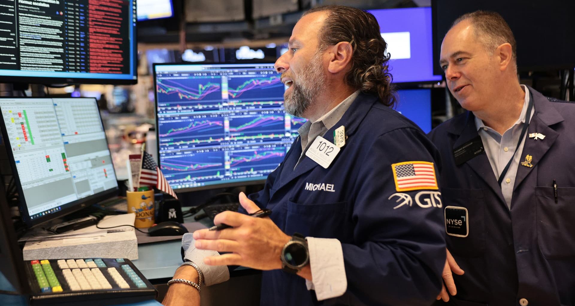 Which matters more to stocks: the bond market or AI risks? The volatility gauge might offer an answer