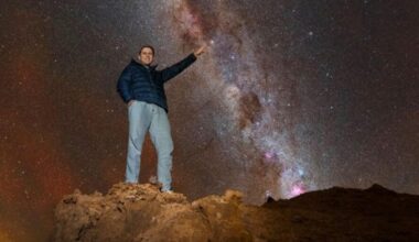 Philip Johnston pointing at Alpha Centauri.
