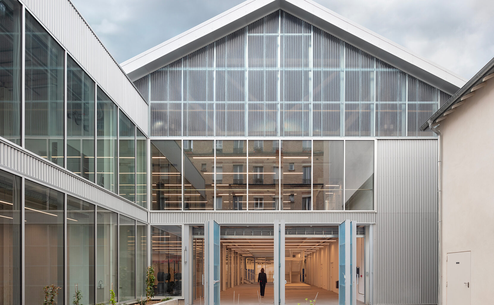 Paris USMT Bizot Sports Centre / THINK TANK architecture