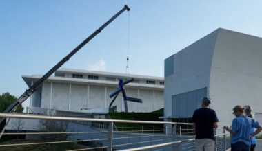Kennedy Center begins removal of outdoor ‘Blue’ sculpture