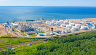 Brent Holds Above $102 as Iran Talks Stall Over Hormuz Conditions