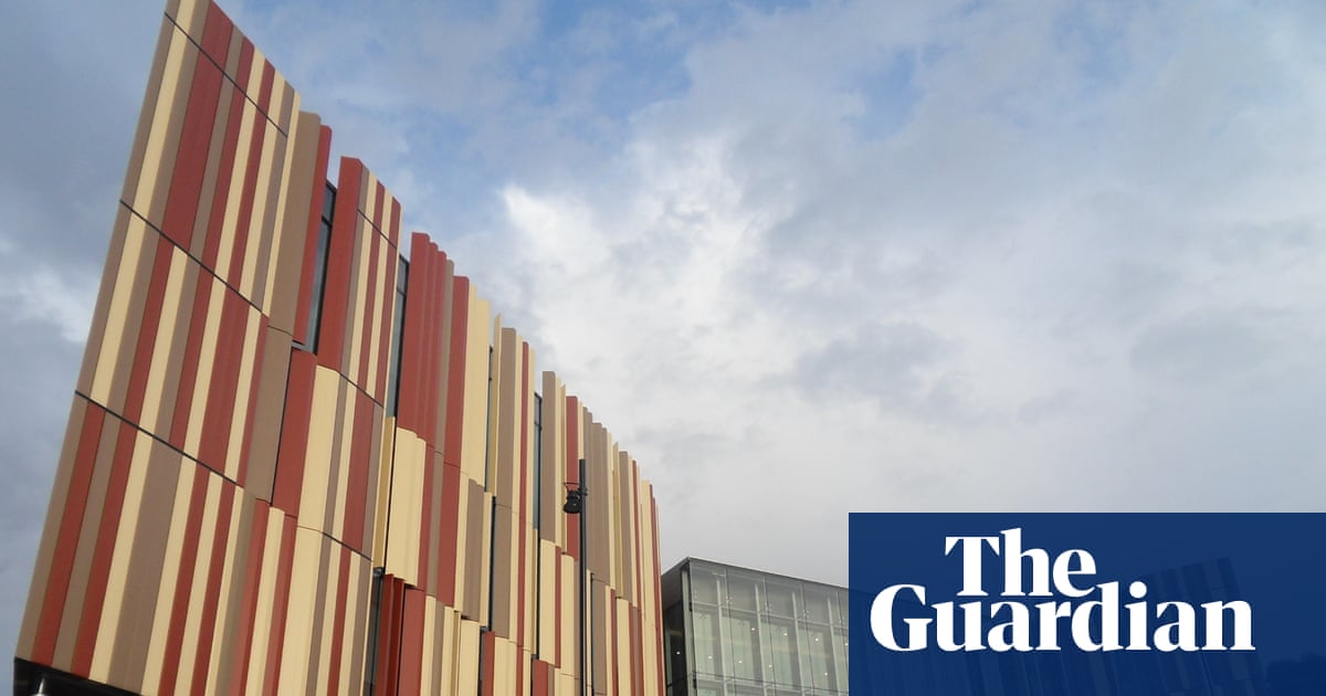 Macquarie University swaps in-person psychology classes with AI chatbot for two subjects | AI (artificial intelligence)