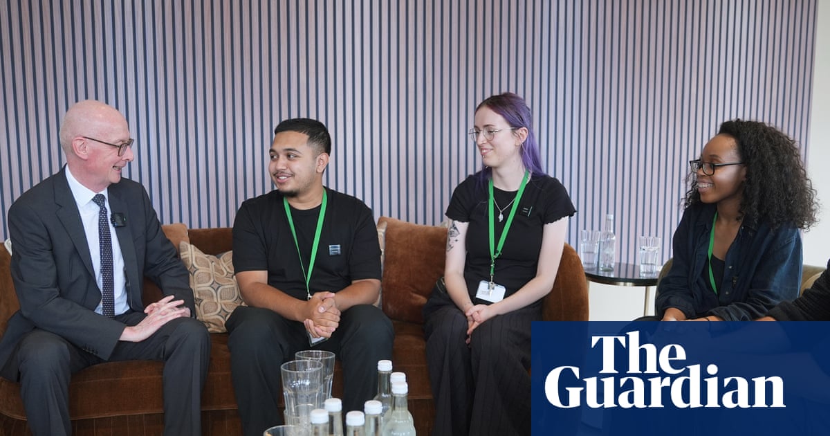 UK retailers to create 100,000 placements for young people out of work | Youth unemployment