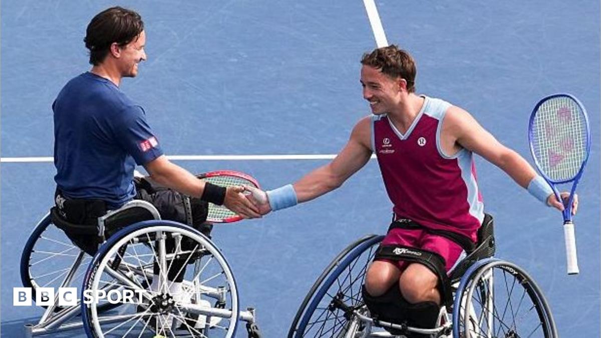 Gordon Reid and Alfie Hewett high-five each other