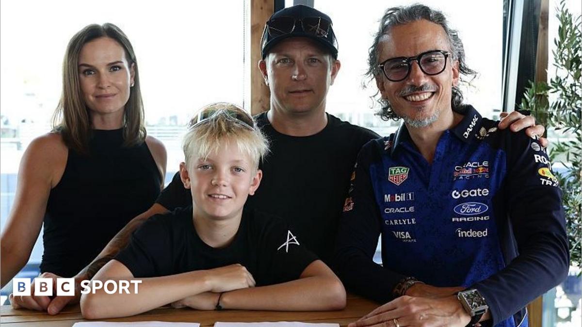 Minttu Raikkonen, Robin Raikkonen, Kimi Raikkonen and Laurent Mekies pose for a photo after Robin signs for the Red Bull junior team in September 2026