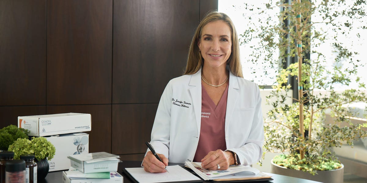 A Longevity Doctor's Routine to Build Muscle: Protein, Weight Workouts