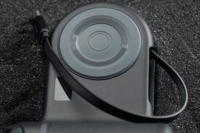Belkin Magnetic Charging Camera Grip with Power Bank F 9 25 2