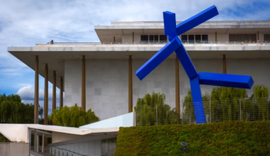 Kennedy Center removing landmark ‘Blue’ sculpture from campus - The Washington Post